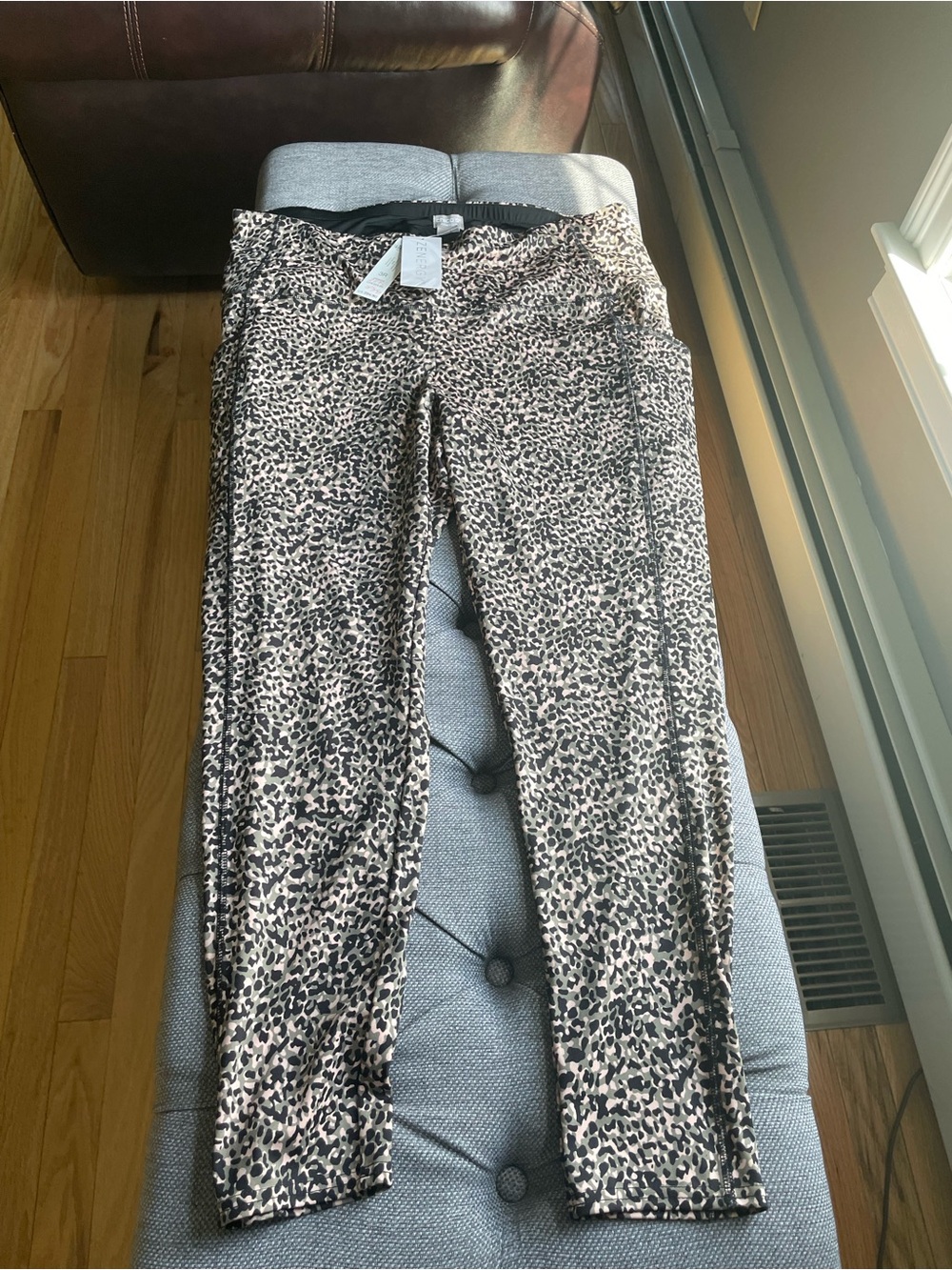 Chico's women’s Leopard-Print Leggings in Beige and Black Size 3